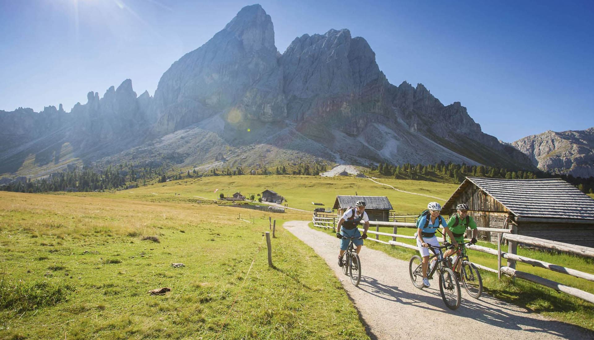 Bike Urlaub Dolomiten Villnösstal aktiv erleben Südtirol Elektro Bikes im Proihof Radtouren in Villnöss mit Elektro Mountainbikes (3) Bike Urlaub Dolomiten Villnösstal aktiv erleben Südtirol Elektro Bikes im Proihof Radtouren in Villnöss mit Elektro Mountainbikes (3)