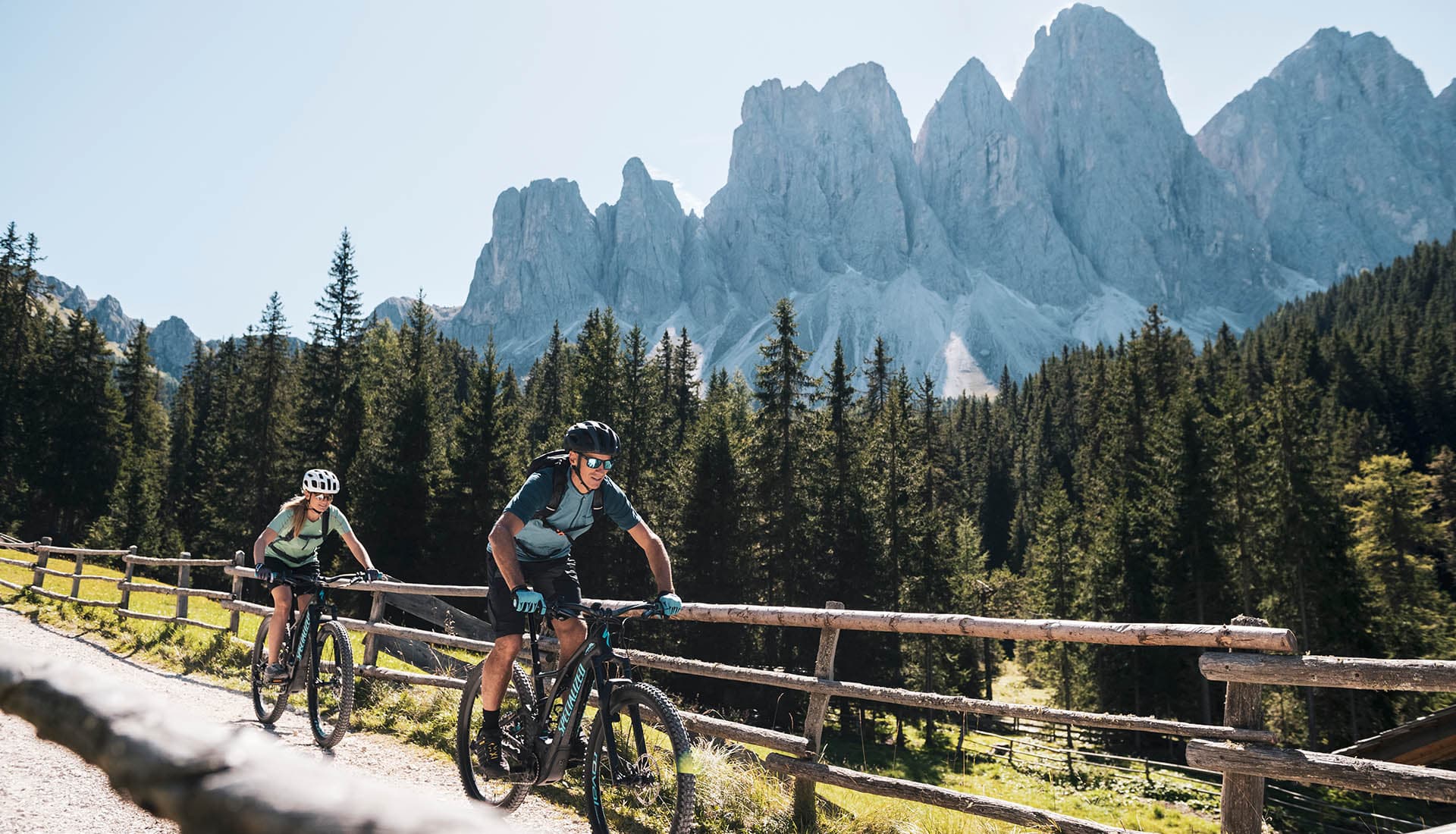 Bike Urlaub Dolomiten Villnösstal aktiv erleben Südtirol Elektro Bikes im Proihof Radtouren in Villnöss mit Elektro Mountainbikes (5) Bike Urlaub Dolomiten Villnösstal aktiv erleben Südtirol Elektro Bikes im Proihof Radtouren in Villnöss mit Elektro Mountainbikes (5)