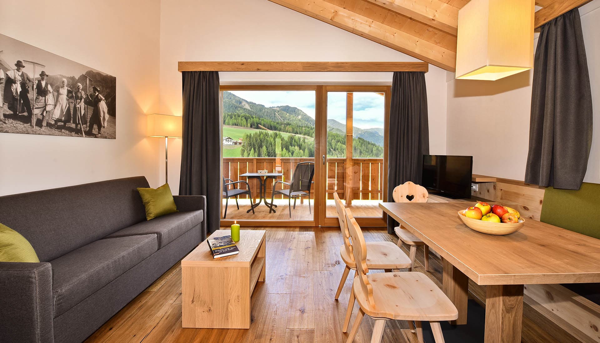 Unterkünfte in Villnöss Unsere Apartments am Proihof Urlaub in Südtirol Ferienwohnung Zimmer Dolomiten (3)
