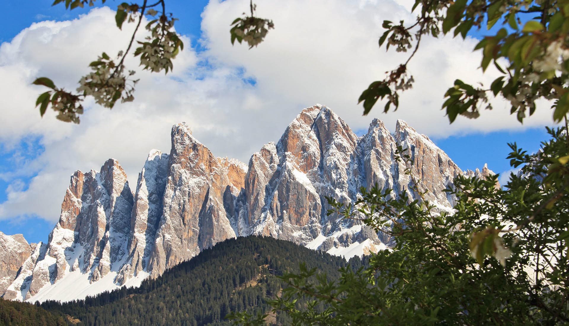 Urlaub in Villnöss – hochalpines Flair in den Dolomiten Südtirol Italien Gebirge Bergwelt Wandern Geisler Villnösstal (1) Urlaub in Villnöss – hochalpines Flair in den Dolomiten Südtirol Italien Gebirge Bergwelt Wandern Geisler Villnösstal (1)