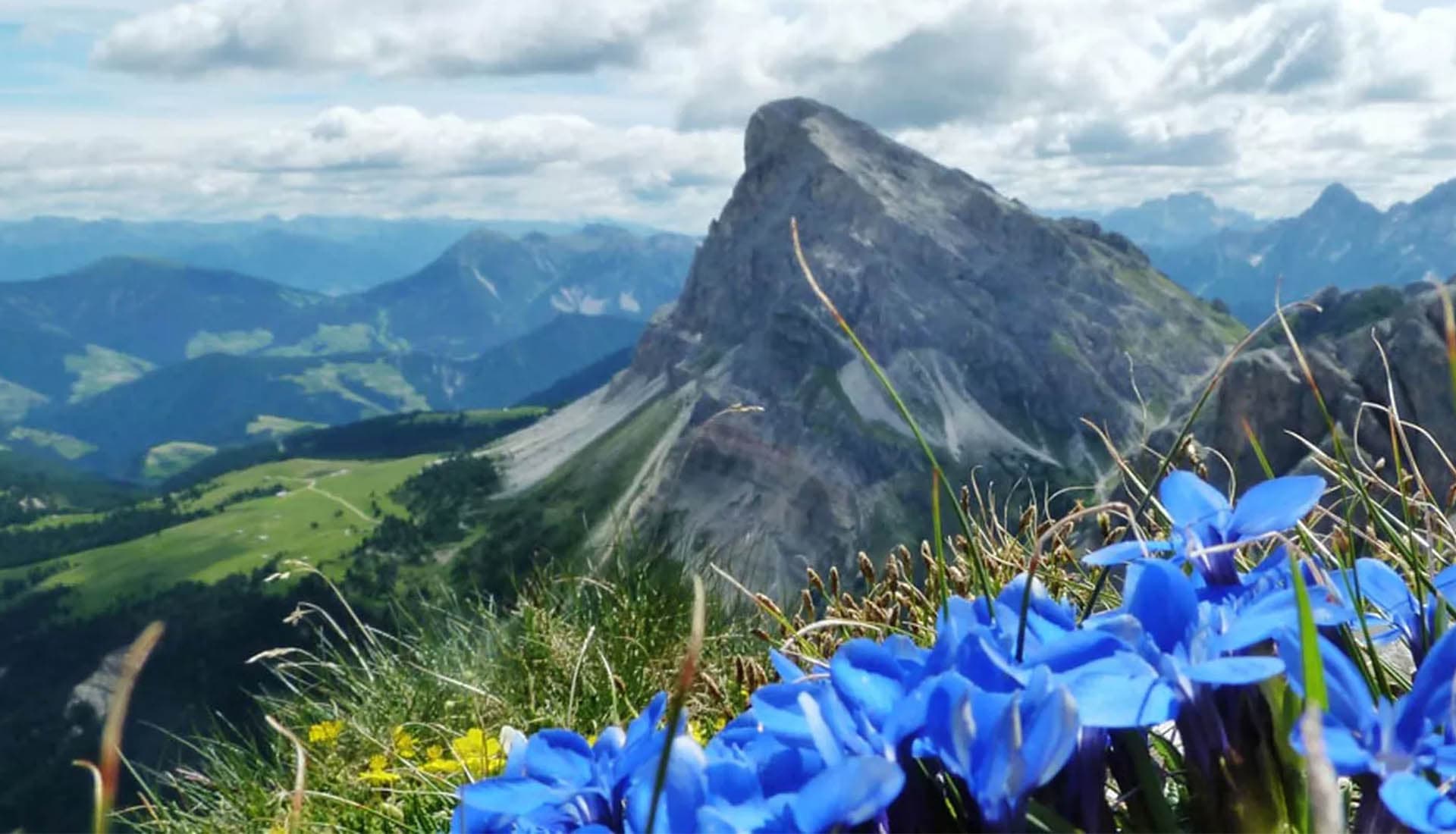 Urlaub in Villnöss – hochalpines Flair in den Dolomiten Südtirol Italien Gebirge Bergwelt Wandern Geisler Villnösstal (2) Urlaub in Villnöss – hochalpines Flair in den Dolomiten Südtirol Italien Gebirge Bergwelt Wandern Geisler Villnösstal (2)